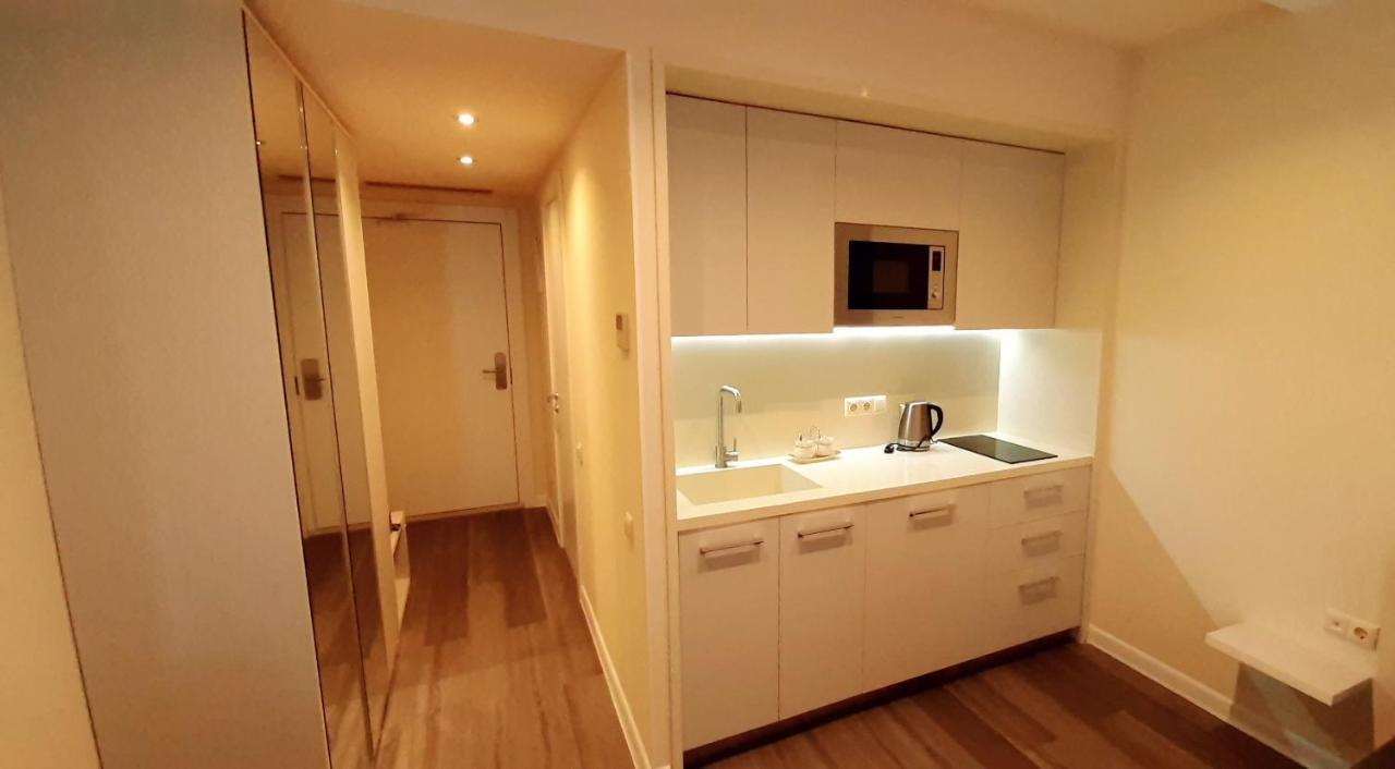 Alliance Palace Sea View Apartment Батуми Екстериор снимка