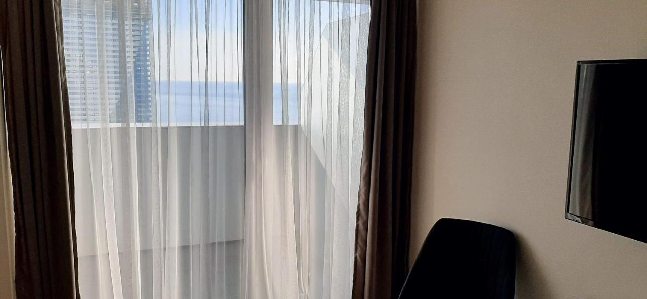 Alliance Palace Sea View Apartment Батуми Екстериор снимка